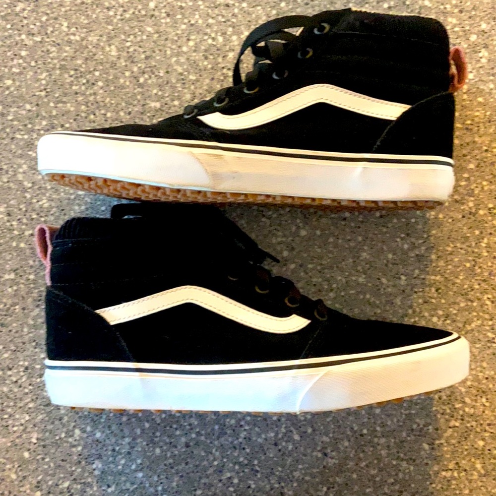 NEVER WORN VANS